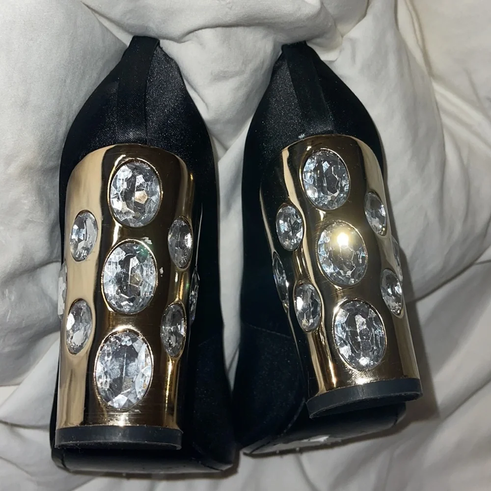 Gorgeous satin black Tory Birch heels - Picture 4 of 5
